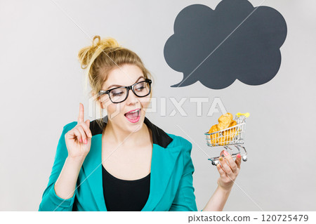 Bussines woman holding shopping cart with sweet bun Bussines woman holding shopping cart with sweet bun 120725479