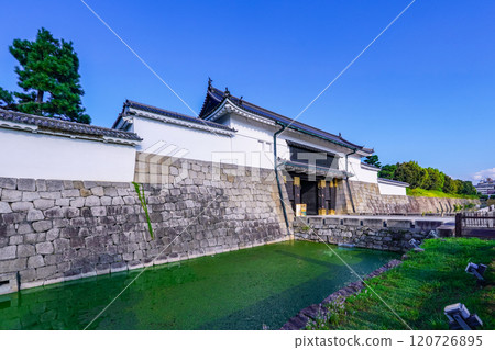 二條城東大手門正門（京都府京都市） 120726895