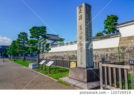 Higashi Otemon Gate, the main entrance of Nijo Castle (Kyoto City, Kyoto Prefecture) 120726919