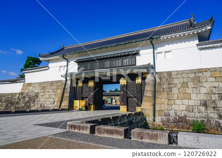 Higashi Otemon Gate, the main entrance of Nijo Castle (Kyoto City, Kyoto Prefecture) 120726922