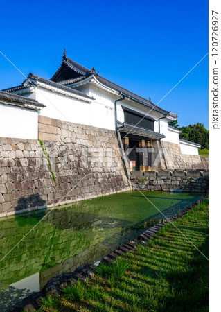 Higashi Otemon Gate, the main entrance of Nijo Castle (Kyoto City, Kyoto Prefecture) 120726927