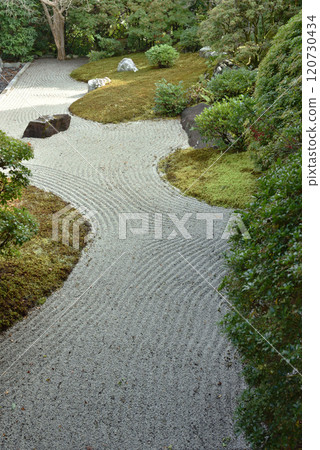 Daishin-in Temple, a sub-temple of the head temple Myoshinji, the eastern garden of the abbot's chamber (Aun Garden) 120730434