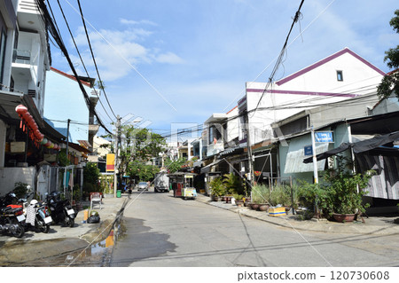 Residential area in Hoi An, Vietnam 120730608
