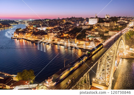 Old Town/Porto/Portugal 120730846
