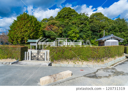 Awaji Mausoleum of Emperor Junnin, 47th Emperor, Minami Awaji City, Hyogo Prefecture 120731319