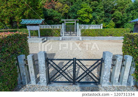Awaji Mausoleum of Emperor Junnin, 47th Emperor, Minami Awaji City, Hyogo Prefecture 120731334