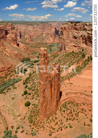 Spider Rock Canyon De Chelly in Autumn 120732350