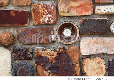 The exterior wall of the Nishioka family home in Shiotazu, Ureshino City, Saga Prefecture 120732729