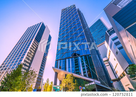 Tokyo cityscape in Japan, overlooking Shibuya Aqsyu and other areas, with Shibuya Cross Tower on the left (25th) 120732811