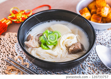Seolleongtang with somen noodles 120733757