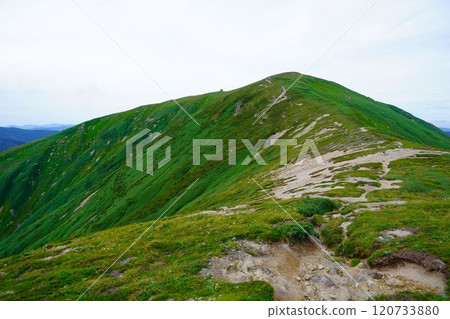 朝日山脈通往伊東山的山路和伊東小屋 120733880