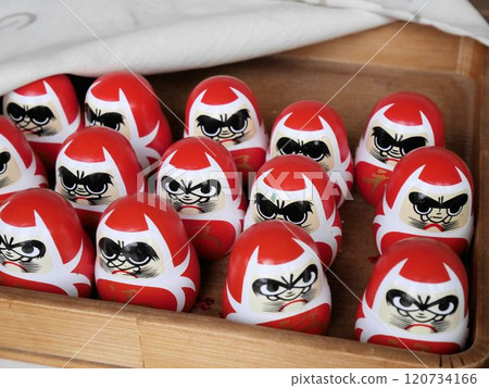 Daruma-shaped fortune slips at Choshoji Temple (Takehara City, Hiroshima Prefecture) Daruma-shaped fortune slips at Choshoji Temple (Takehara City, Hiroshima Prefecture) 120734166
