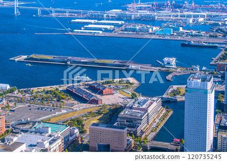 Yokohama cityscape in Japan, overlooking the Yokohama Red Brick Warehouse, Osanbashi Pier, Shinko Circle Walk, etc. 120735245