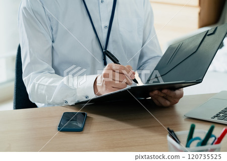 商人簽署文件 120735525