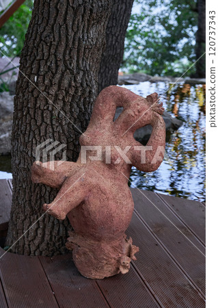 Sculpture of a naked woman made in terracotta 120737343