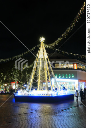 Illuminations in front of Tama Center Station on the Keio Sagamihara Line, Odakyu Tama Line, and Tama Monorail Line in Tama City, Tokyo 120737610
