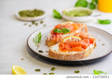 Sandwich with cream cheese and salmon 120738051