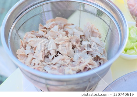 Preparing Yakisoba - Put boiled pork in a cooking bowl Preparing Yakisoba - Put boiled pork in a cooking bowl 120740619