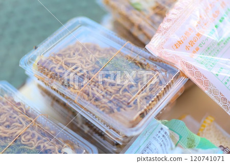 Handmade fried noodles made at an event with the aroma of green laver 120741071