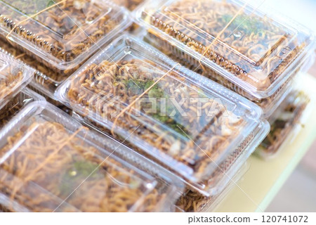 Handmade fried noodles made at an event with the aroma of green laver 120741072