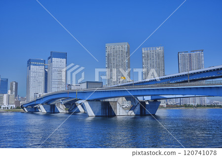 橫跨晴海運河的晴海大橋 120741078