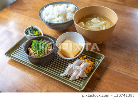 美味的日式早餐 120741395