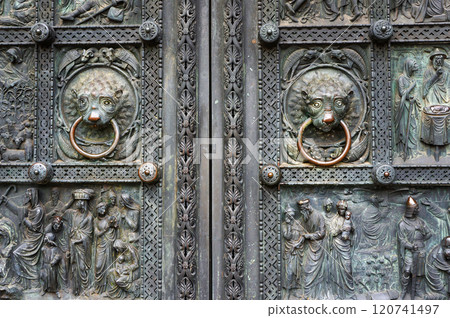 Metal Doors of Ancient Bremen Cathedral St.Petri-Dom, Germany. 120741497
