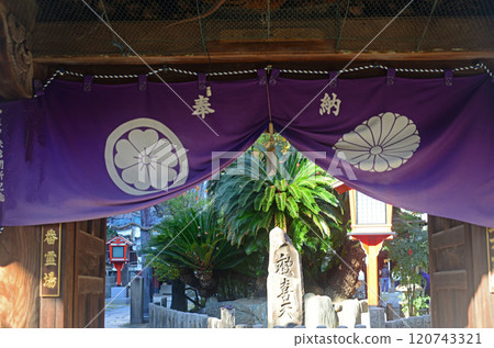 The gate of the approach to Ryotoku-in Temple in Fukushima, Osaka - 3 The gate of the approach to Ryotoku-in Temple in Fukushima, Osaka - 3 120743321