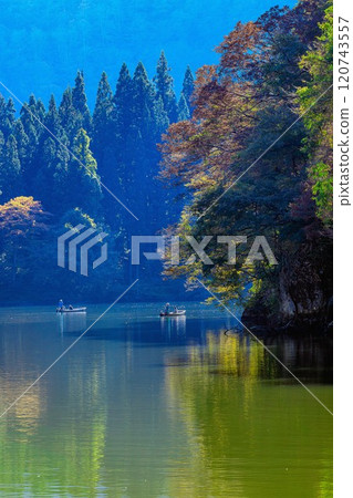 Autumn view of the Mugenkyo Ferry from Hayato Station on the Tadami Line (Mishima Town, Fukushima Prefecture, early November afternoon) Autumn view of the Mugenkyo Ferry from Hayato Station on the Tadami Line (Mishima Town, Fukushima Prefecture, early November afternoon) 120743557