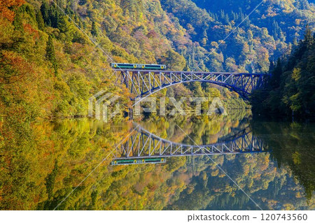 Tadami Line, train crossing the Daiichi Tadami River Bridge in autumn (Mishima Town, Fukushima Prefecture, afternoon in early November) Tadami Line, train crossing the Daiichi Tadami River Bridge in autumn (Mishima Town, Fukushima Prefecture, afternoon in early November) 120743560