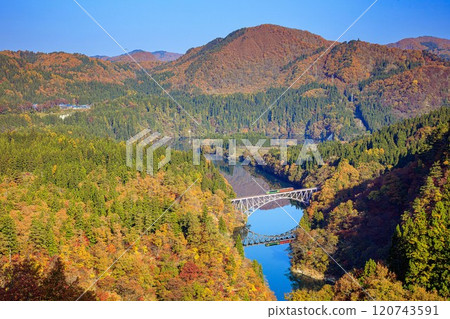 Tadami Line: A train crossing the Tadami River Bridge in autumn (Mishima Town, Fukushima Prefecture, mid-November morning) Tadami Line: A train crossing the Tadami River Bridge in autumn (Mishima Town, Fukushima Prefecture, mid-November morning) 120743591