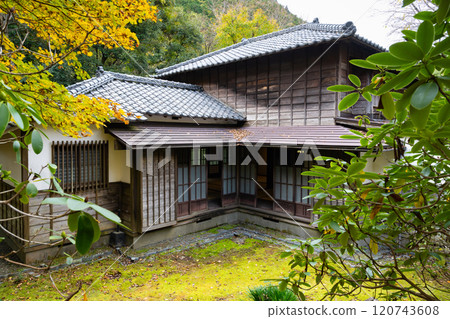 Old houses 120743608