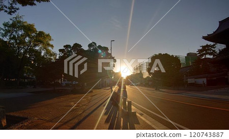Setting sun 120743887