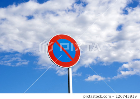 Traffic sign with a blue sky background Traffic sign with a blue sky background 120743919