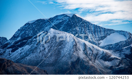 從瑞士採爾馬特 Alphubel 的 Rotenboden 欣賞米夏貝爾山脈的壯麗景色 120744253