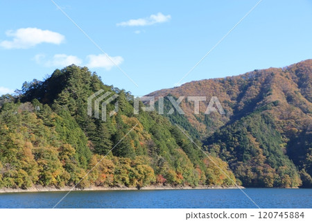 Lake Okutama 120745884