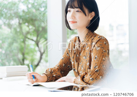 大學生聽講座 120746706
