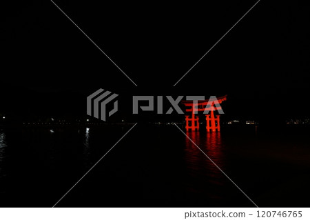 宮島的夜景 120746765