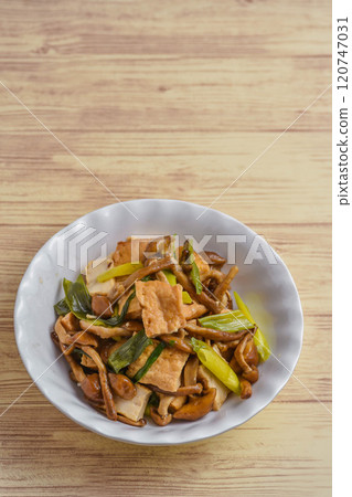 Stir-fried Nameko Mushrooms and Fried Tofu Stir-fried Nameko Mushrooms and Fried Tofu 120747031