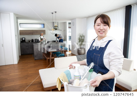 Spring cleaning: Japanese woman holding cleaning tools Spring cleaning: Japanese woman holding cleaning tools 120747645