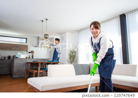 清潔:日本婦女用拖把清潔 清潔:日本婦女用拖把清潔 120747649