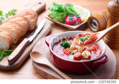 Minestrone soup with plenty of vegetables Minestrone soup with plenty of vegetables 120748160