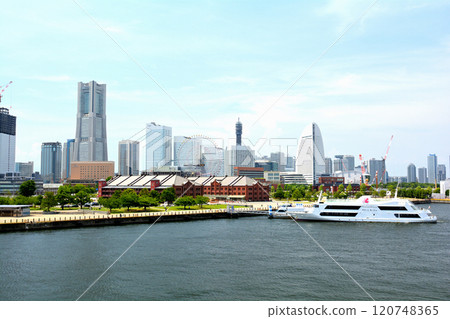 Yokohama  120748365