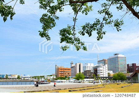 Yokohama  120748487
