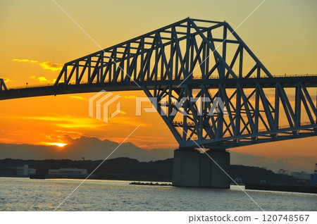 Evening view of Tokyo Gate Bridge 120748567