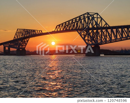 東京門橋樑晚上視圖 120748596