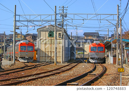 A train parked at Uchinada Station 120748883