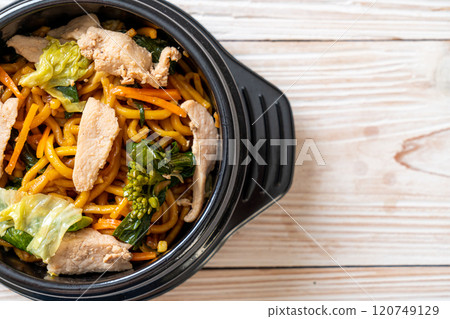 stir-fried yakisoba noodles with chicken 120749129