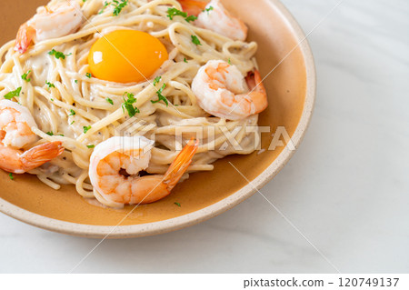 spaghetti white cream sauce with shrimps and egg yolk spaghetti white cream sauce with shrimps and egg yolk 120749137