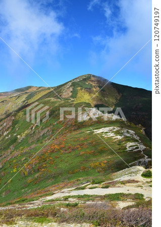 深秋的日本百名山之一的飯豐山 120749197
